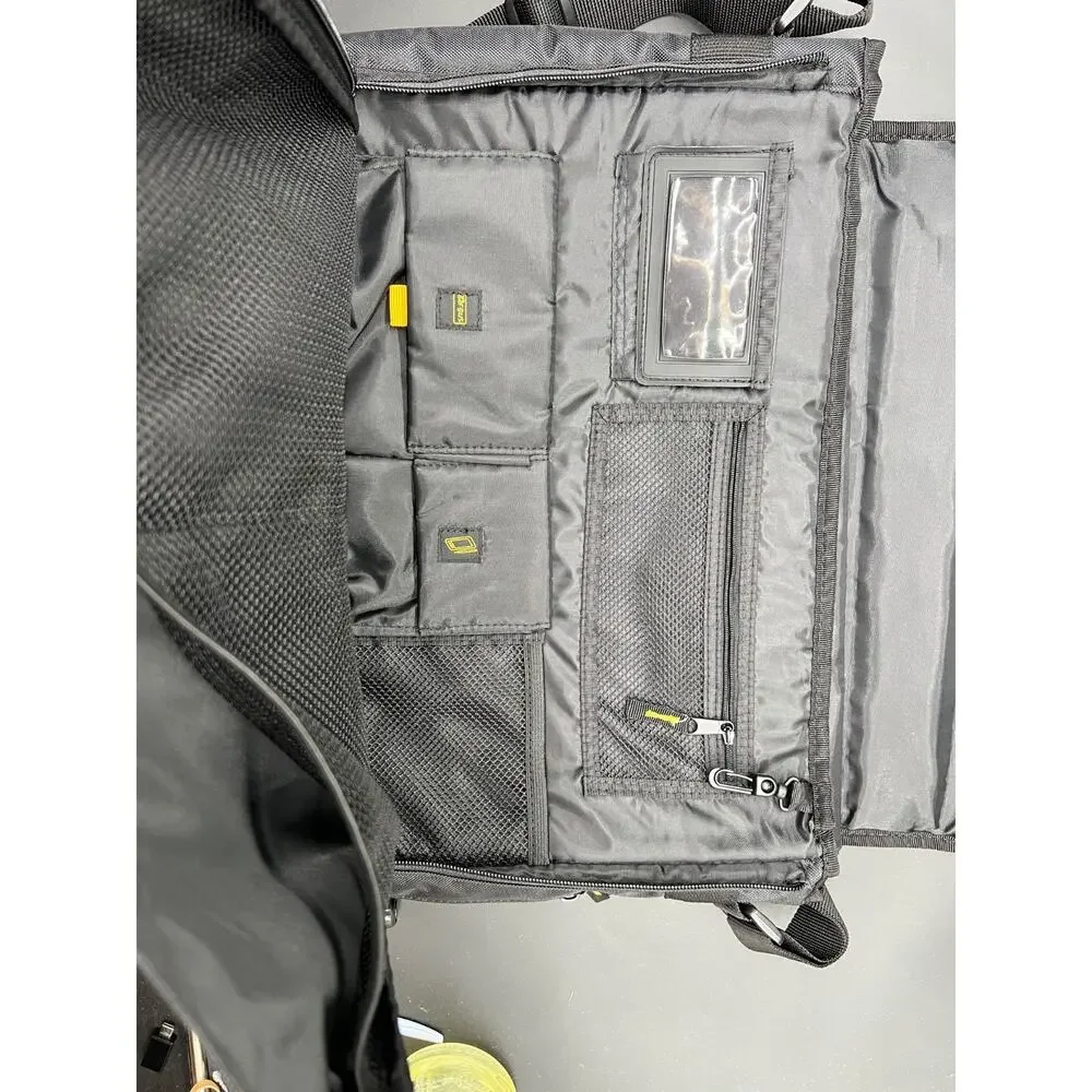 Targus Men’s Messenger Bag Travel Laptop‎ Case Heavy Duty Command Flap Excellent